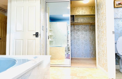 Chinatown House | 3 Miles To Strip Homy Retreat in Heart Las Vegas