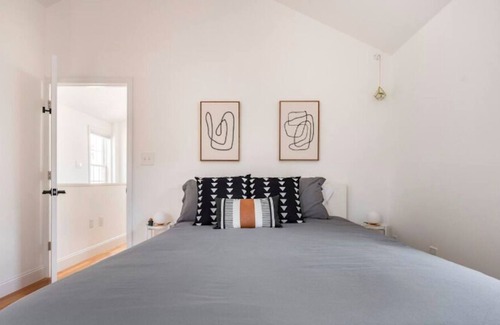 Queens House | 3 min to beach HOT TUB NYC Beach House