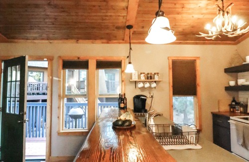Tahoe Village House | 3 min to Boulder Ski Lift! Walk to Hiking trails. Pet friendly.