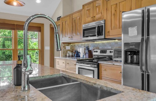 Greenville House | 3 Min to Downtown, Game Room, King bed