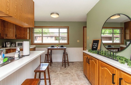 Fargo House | 3 min to NDSU I Fenced Yard I Ping Pong I King