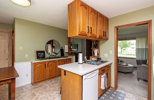 Fargo House | 3 min to NDSU I Fenced Yard I Ping Pong I King