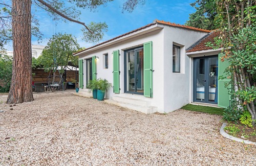 Antibes Villa | 3 min. walk from sandy beach & sea! Luxury & Gem! Fiber internet! VillaChalet.eu
