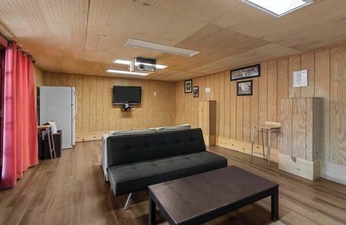 Albrightsville House | 3-Min Walk to Lake, Beach & Pool | Hot Tub, Sauna