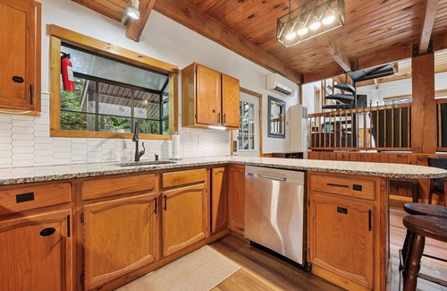 Albrightsville House | 3-Min Walk to Lake, Beach & Pool | Hot Tub, Sauna