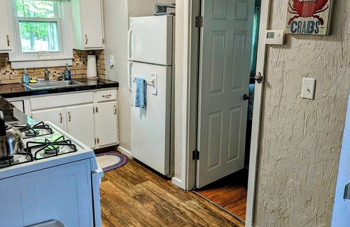 Ocean Park Cottage | 3 Min Walk to Sand!-2 Bdr-Sleeps 5/Child/Dog/Family-Friendly/Amenities Aplenty!