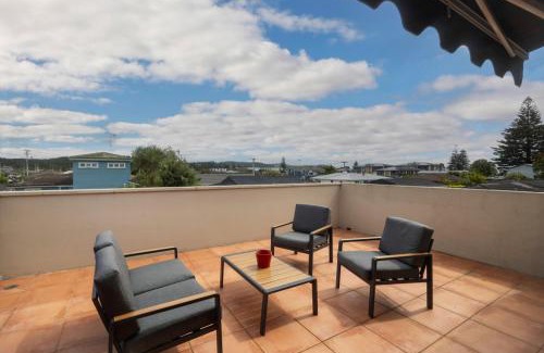 Orewa Apartment | 3 Minute Stroll To The Beach & Shops