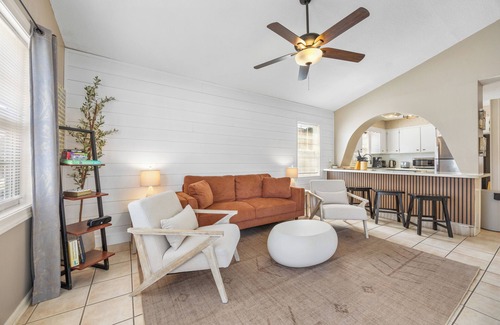 Crescent Beach Cottage | 3 Minute Walk to the Beach