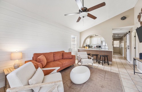 Crescent Beach Cottage | 3 Minute Walk to the Beach