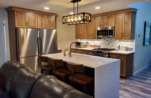 Southold House | 3 minute walk from a private beach!