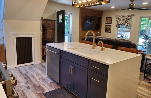 Southold House | 3 minute walk from a private beach!