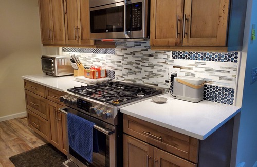 Southold House | 3 minute walk from a private beach!