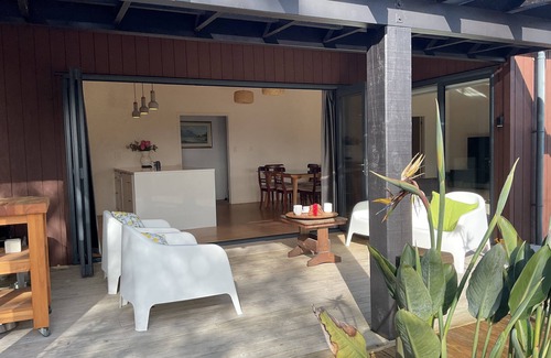 Waipu House | 3 minute walk into town plus two baths