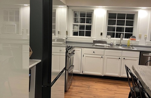 Killington House | 3 minutes to Killington Ski Resort - Sleeps 16 - Hot Tub