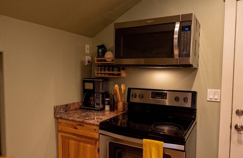 Mount Vernon Apartment | 3 minutes to Tulip’s Field cozy guesthouse