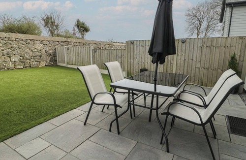 Brynteg Cottage | 3 PARC DELFRYN, pet friendly, with a garden in Benllech