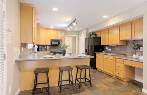 Midvale House | 3 Parkside Homes * 9 Bedrooms * Hot Tubs * Groups!