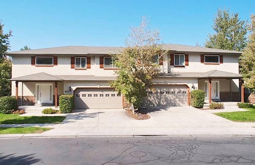 Midvale House | 3 Parkside Homes * 9 Bedrooms * Hot Tubs * Groups!