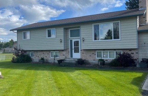 Orchard Homes House | 3 peaceful acres: big sky & mountain views, wildlife, farm life; minutes to town