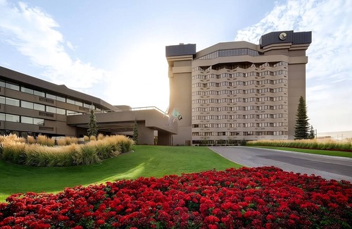 Riverside House | 3 Posh Units! Short Drive to Mobius Children's Museum, Pet-Friendly