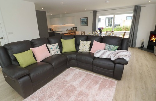 Praa Sands House | 3 PRAA COVE, pet friendly, character holiday cottage in Praa Sands
