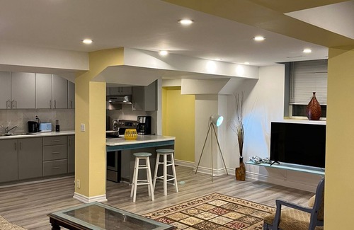 Central Erin Mills Apartment | 3. Private Room - Erin Mills Mall