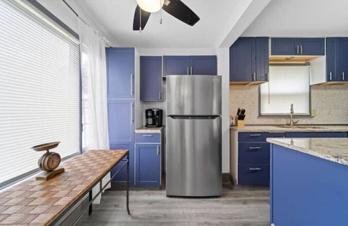 Johnson City House | 3 queen bedrooms, 2 fold-out beds, 2.5 baths near Binghamton University