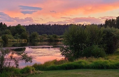 Chiloquin House | 3 Queens on the River, Pets Welcome, Craterlake!