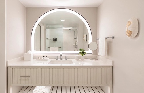 Singer Island Hotel | 3 Relaxing Units - Breathtaking Seaside Stroll at Our Resort w/Beach & Pool