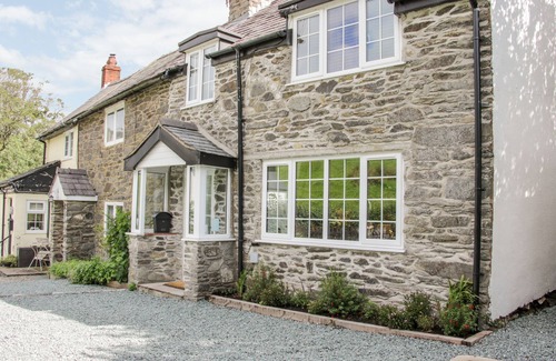 Llangollen House | 3 ROCK TERRACE, character holiday cottage in Glyn Ceiriog