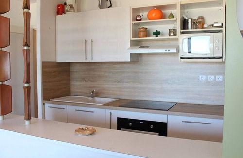 Port-la-Nouvelle Apartment | 3-room apartment with parking, 10m from the beach - sleeps 6
