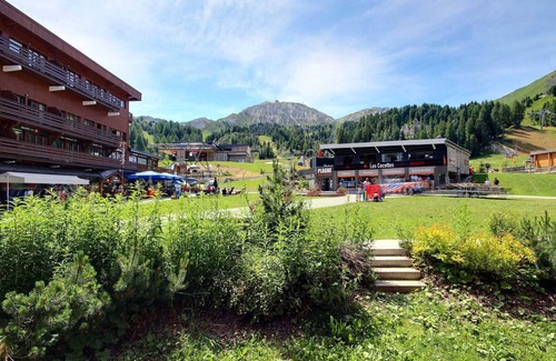 Plagne Centre Apartment | 3-room apartment at the foot of the slopes with terrace and WiFi in Plagne Centre