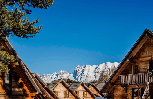 La Joue du Loup Ski Chalet | 3-room chalet, sleeps 7, parking, pets allowed