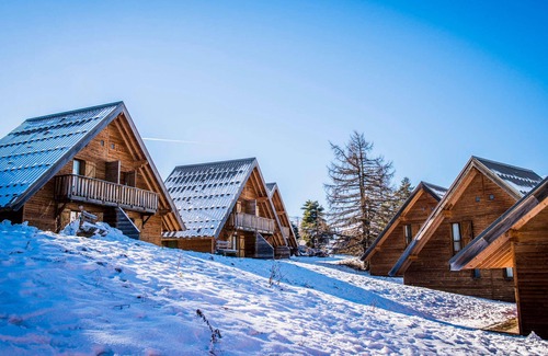 La Joue du Loup Ski Chalet | 3-room chalet, sleeps 7, parking, pets allowed