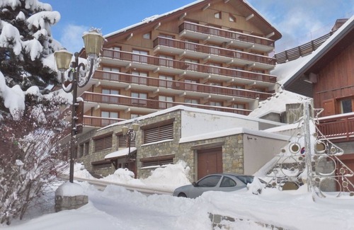 Meribel Centre Apartment | 3-room duplex at the foot of slopes, 6 ppl, central Méribel