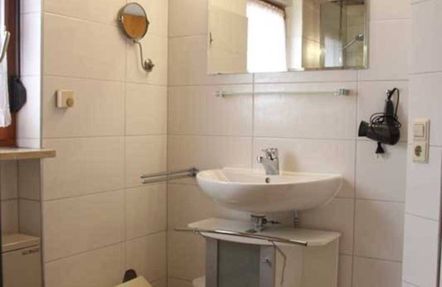 Markdorf Other | 3-room vacation apartment Baindtlehof, shower/WC, 70 sqm, ground floor - Miller's Biohof