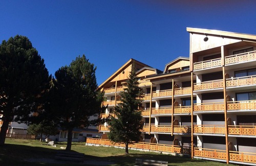 Les Deux Alpes Apartment | 3 rooms renovated, heart station, foot of the tracks, calm and sunny (expo south)