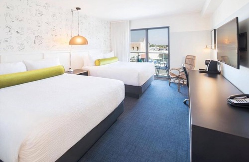 Venice Hotel | 3 Rooms w/Balcony Near the Beach | Kitchen | Rooftop | Free Breakfast