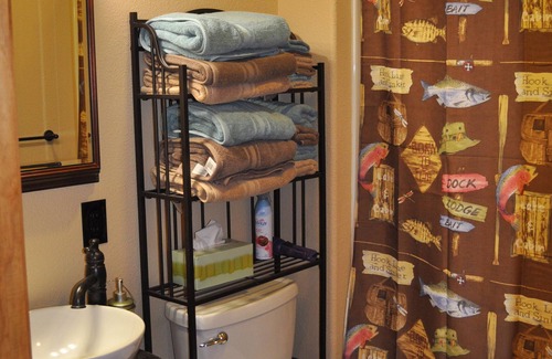 Gateway Cabin | 3 Rustic Elegant Suites - Fish, hike, site-see from your doorstep