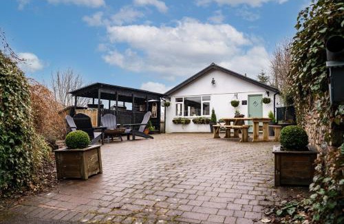 Pontsticill House | 3-Rustic Escape - Firepit - BBQ & Pizza Oven