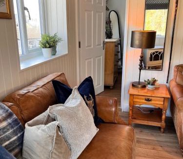 Pontsticill House | 3-Rustic Escape - Firepit - BBQ & Pizza Oven