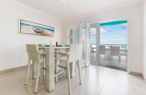 Shaka's Rock Apartment | 3 Skiathos- Stylish apartment with Breaker Views(no loadshedding)