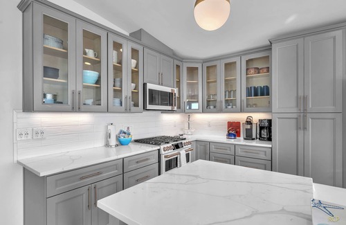 Nelscott House | 3 Sky-High Ocean-View Decks, Hot Tub, 2 King Suites in this Olivia Beach Beauty!