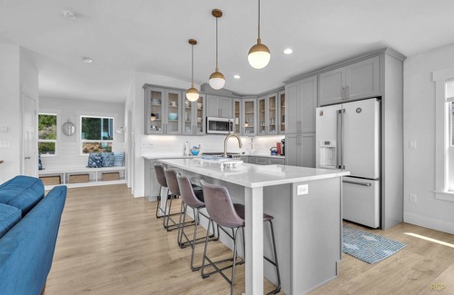 Nelscott House | 3 Sky-High Ocean-View Decks, Hot Tub, 2 King Suites in this Olivia Beach Beauty!