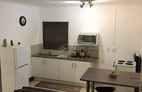 Nelspruit House | 3 SLEEPER LUXURY SELF CATERING STUDIO UNIT IN NELSPRUIT