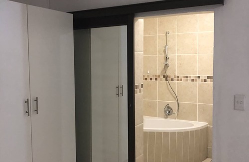 Nelspruit House | 3 SLEEPER LUXURY SELF CATERING STUDIO UNIT IN NELSPRUIT
