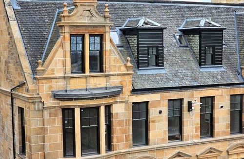 Paisley Apartment | 3 Smithhills Paisley central spacious sleeps 4