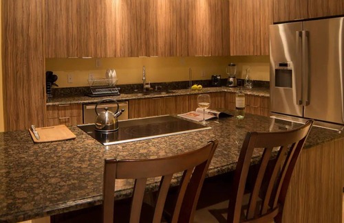 Cotton Ground House | 3 Spaces Beachfront Accommodation! Comes w/ FREE Parking, Outdoor Pools!