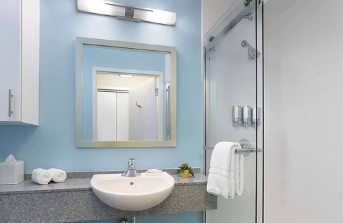 Central Business District Resort | 3 Spacious Spaces! Family Break. Great Downtown Base near Lafayette Square