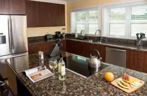 Cotton Ground House | 3 Spacious Spaces w/ Beachfront Accommodation! Comes w/ FREE Parking and Pools!